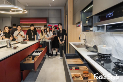 FotileStyle首发旗舰新品慕士塔格系列引燃2024设计上海展以冰山之父造景悦启幸福生活(图4)
