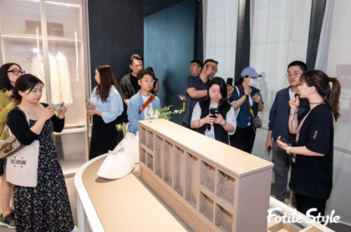 FotileStyle首发旗舰新品慕士塔格系列引燃2024设计上海展以冰山之父造景悦启幸福生活(图5)