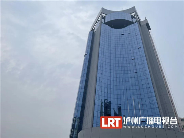 外部装修完成泸州老窖大酒店焕发新光彩(图2)