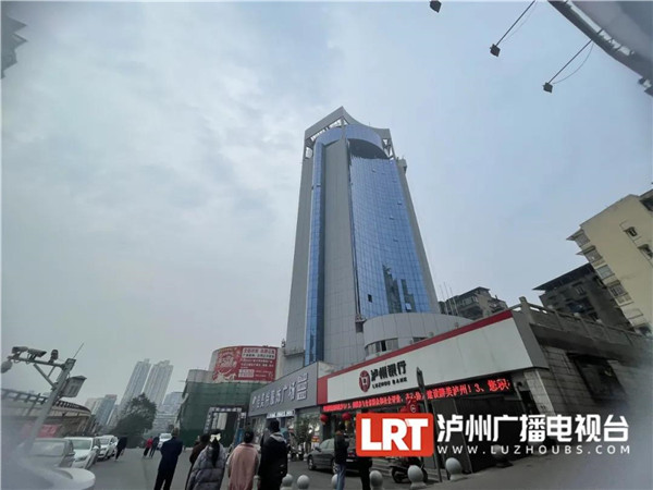 外部装修完成泸州老窖大酒店焕发新光彩(图1)