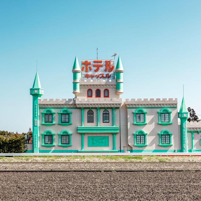 海船城堡UFO引人注目但要隐私探索日本的情人旅馆(图1)