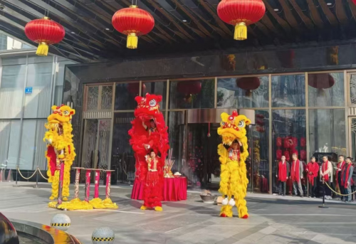 新春雅韵成都万达瑞华酒店大年初一盛启舞狮庆典(图1)