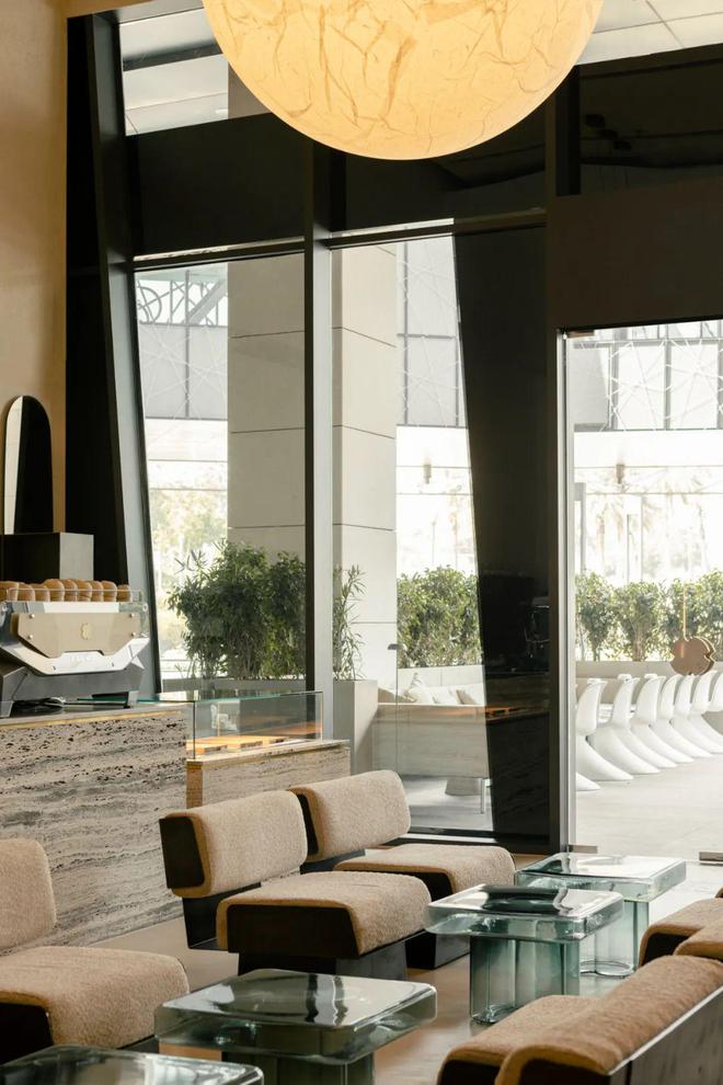 流动与质感：在沙漠景观中打造的有机建筑——HPlace酒店设计(图3)