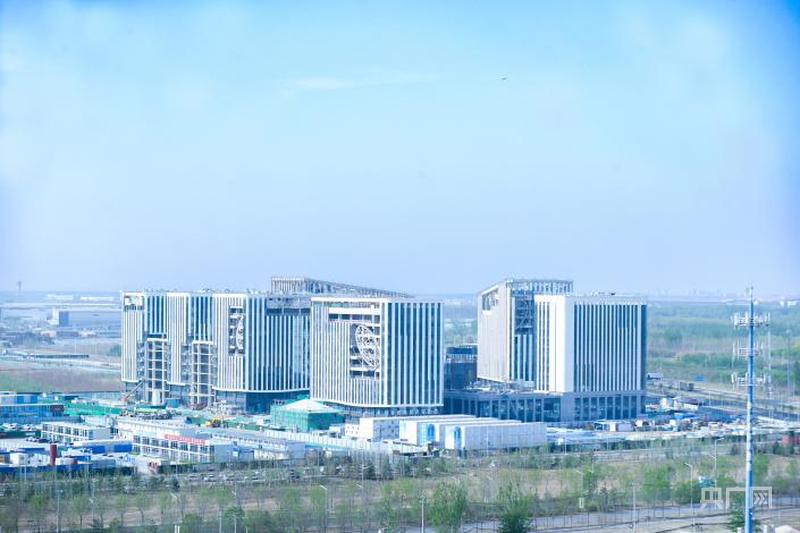 北京大兴国际航空总部园安装“水晶眼”透光率可提升约10%(图1)