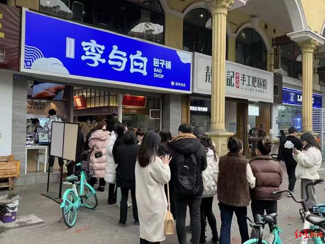 李与白包子“出海记”：从成都推车摊到纽约街头五年签约门店超千家(图1)