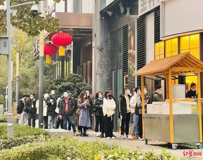 李与白包子“出海记”：从成都推车摊到纽约街头五年签约门店超千家(图2)