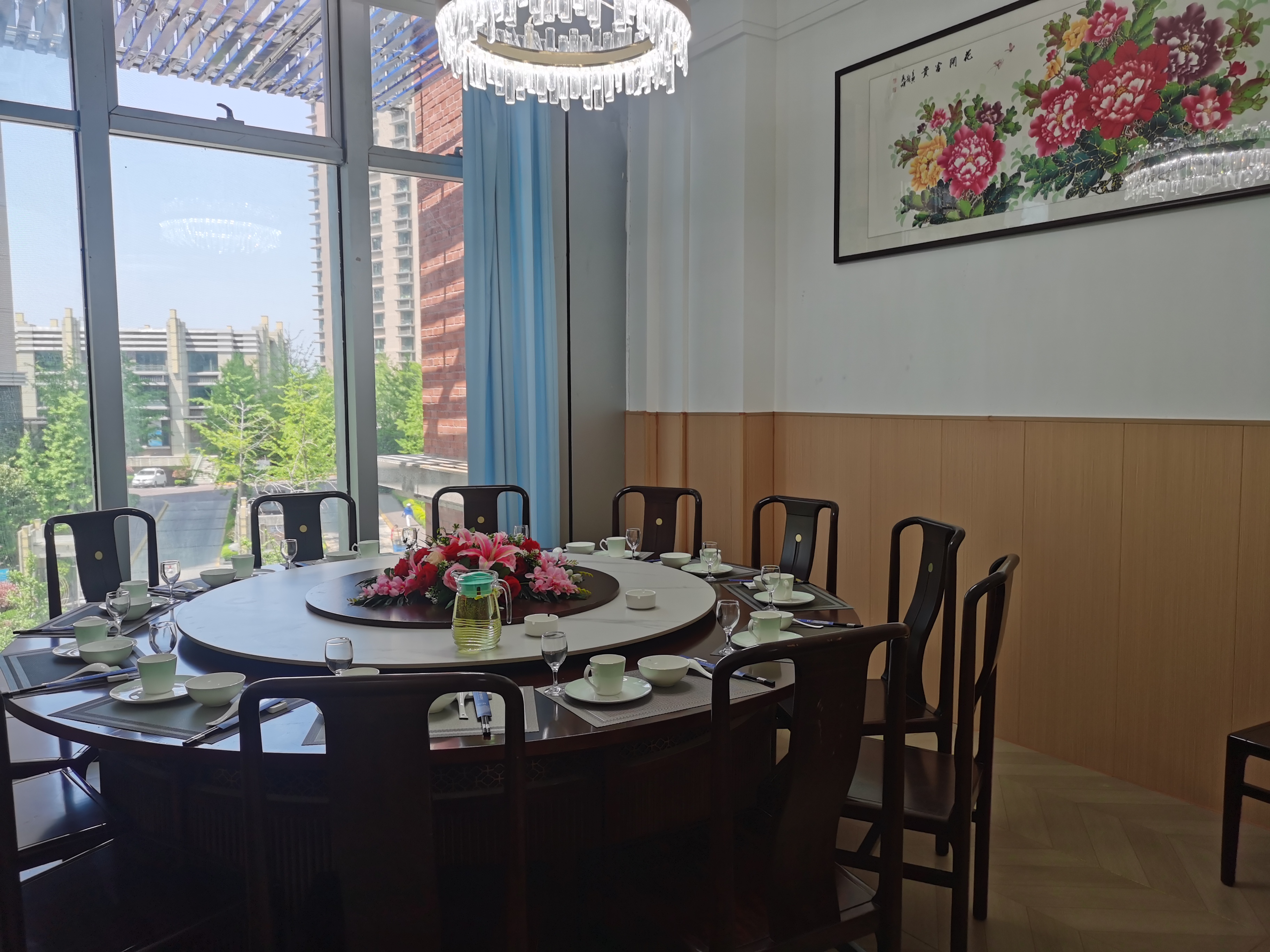 潮汐流转间诗意栖居地——全季新寓酒店·海鲜精菜坊盛大启幕青岛老城(图1)