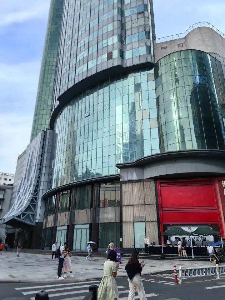 五星级酒店摆地摊“37分钟进账3万”！多家饭店卷起外摆风潮(图5)