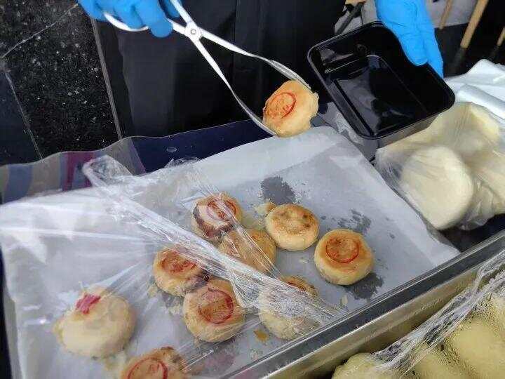 五星级酒店摆地摊“37分钟进账3万”！多家饭店卷起外摆风潮(图10)