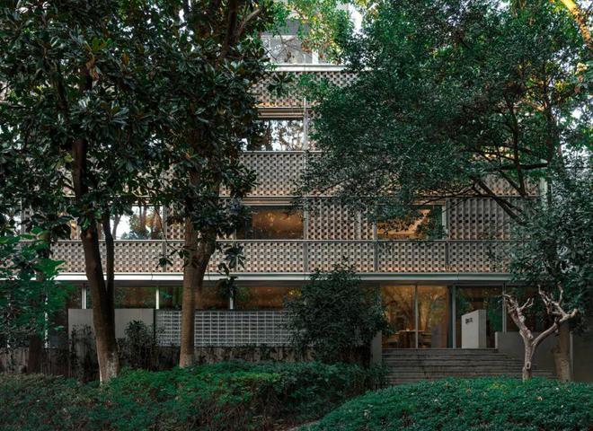 BUZZ庄子玉工作室新作南京鼓楼锦上OCC餐厅(图3)