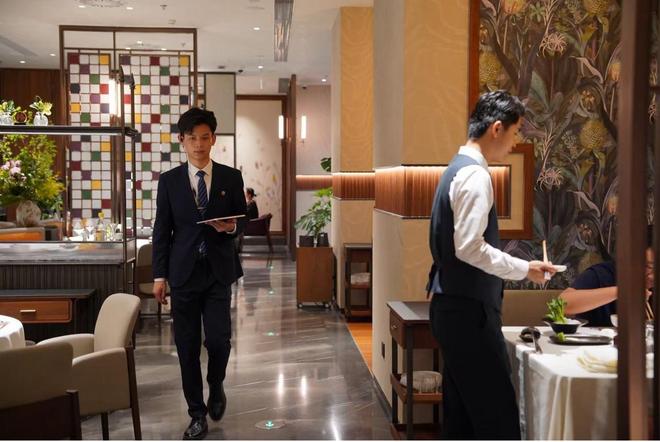 海底捞逆势推人均500的高端餐厅(图5)
