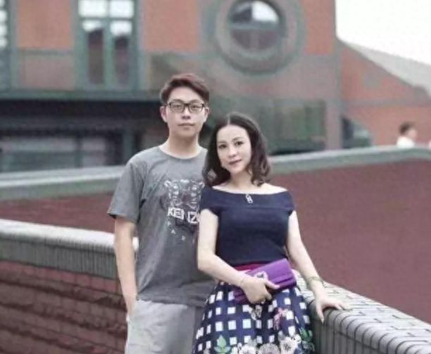 中国富二代加拿大炫富遭绑架父亲被扒是道士3亿道观产业曝光(图1)