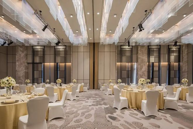 陕西酒店宴会厅装修施工宴会中心装修施工酒店餐厅(图1)