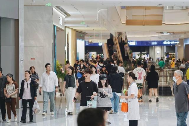 长江右岸长出武汉第三座天街滨江天街盛大启幕(图2)