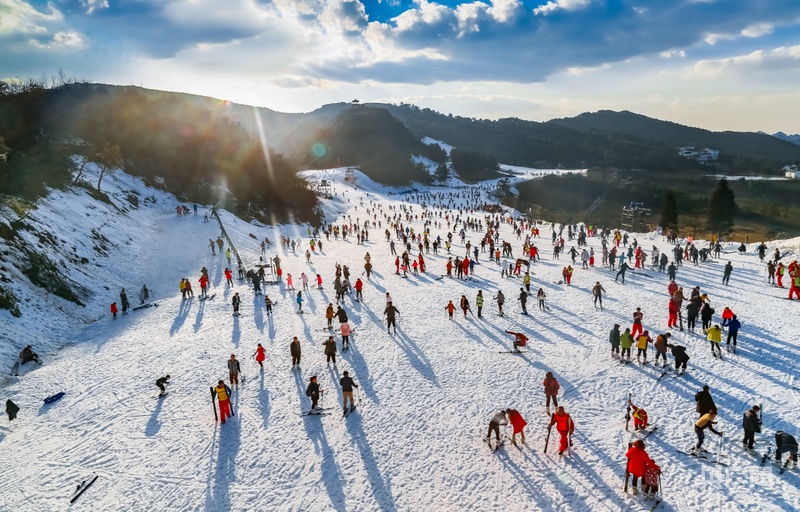高质量发展看中国丨雪落北纬26度：解码南国冰雪城的破局与升华(图2)