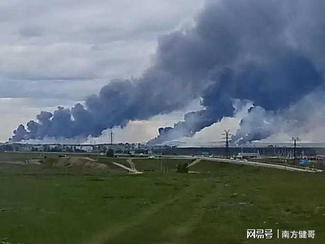 突发事件！俄罗斯遭俄乌战争以来最大损失40架战略轰炸机损毁(图1)