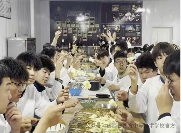 山西省四方中等技术学校餐饮系家长会顺利召开(图3)