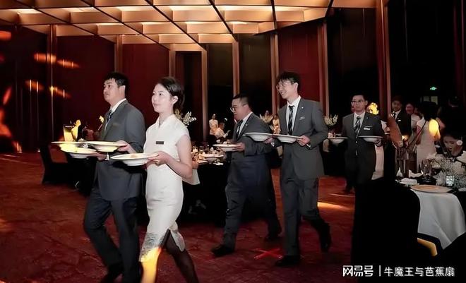 老板给儿子办升学宴保姆随礼1000保姆儿子办席老板回礼500(图2)