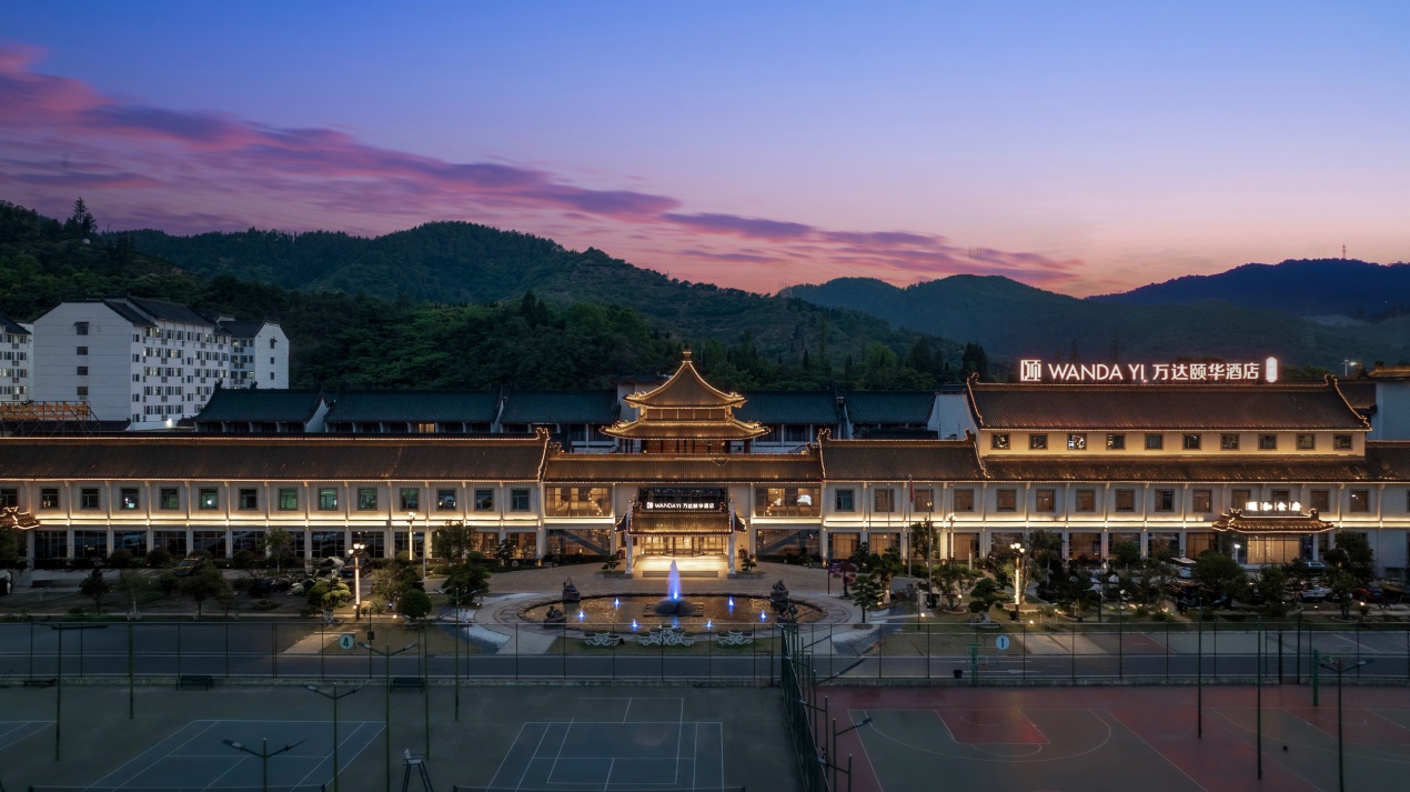 解码在地旅居无界：2025万达生活方式酒店的文化深耕术(图1)