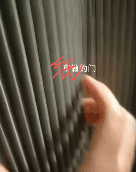 女子住酒店发现装饰画后还有道门房间疑楼梯间改造(图5)