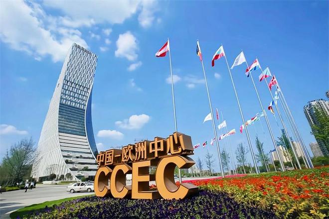 中建深装：筑梦云端启新程匠心致远绘天府(图1)